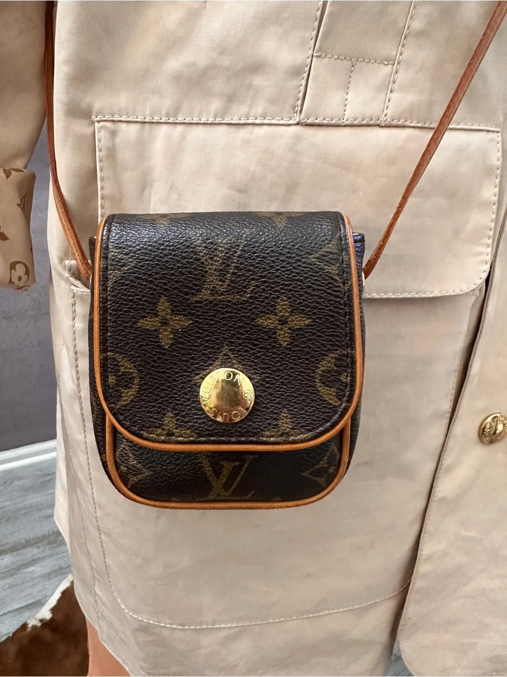 Louis Vuitton Monogram Pochette Cancun Shoulder Bag Very good condition